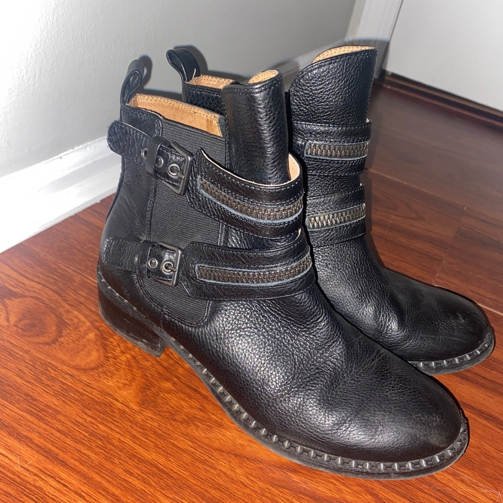 Black booties. Gentle souls. Woman’s 8.